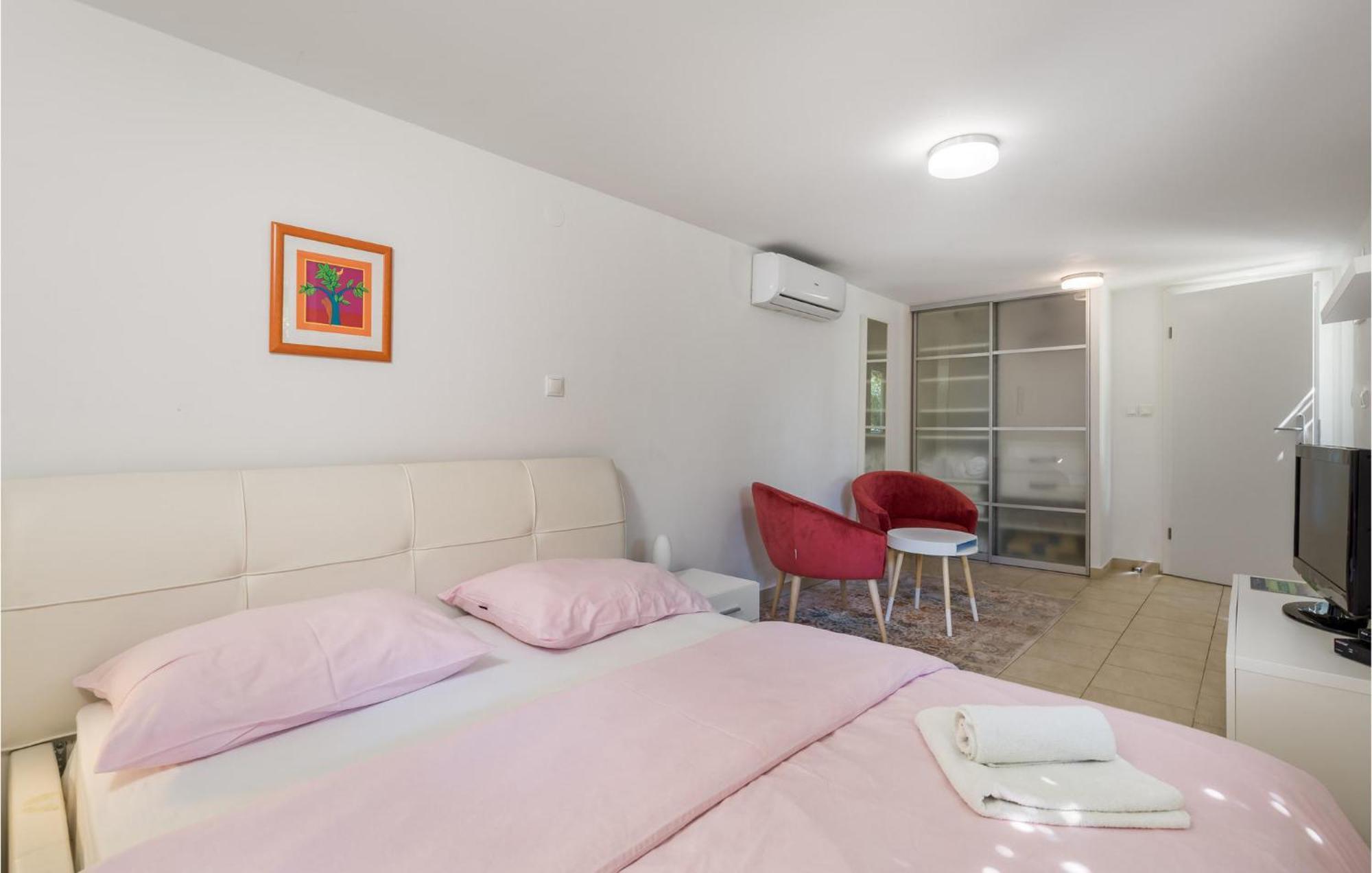 Nice Home In Krk With Kitchen Крк Экстерьер фото